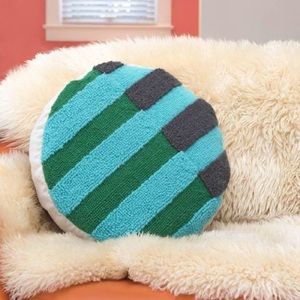 🆕 Handcrafted Cool Geometric Circle Hook Pillow